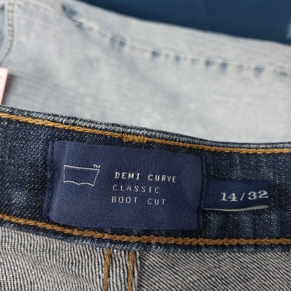 3339 Size 14 Levi's Demi Curve Upcycled Bell-Bottoms - Picture 6 of 7